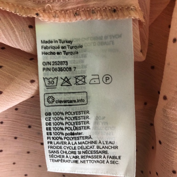 🌿 2/20 Ruffled blush polka dot button down - Picture 3 of 4